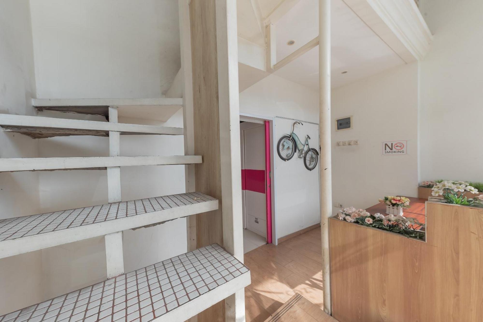 Reddoorz Hostel At Kiara Cozy Kircon Bandung Eksteriør bilde