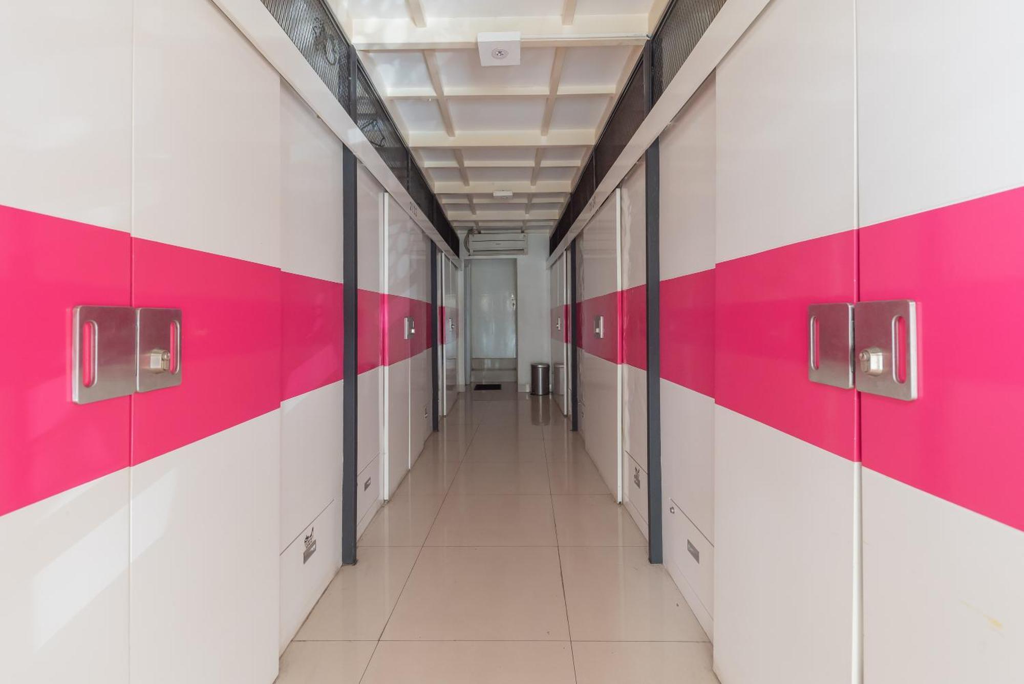 Reddoorz Hostel At Kiara Cozy Kircon Bandung Eksteriør bilde